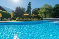 Swimming Pool Hotel Arcalod