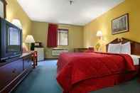 Bedroom Travelodge by Wyndham Junction City