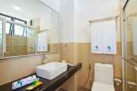 In-room Bathroom Crystal Sands