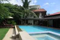 สระว่ายน้ำ Panglao Palms Apartelle