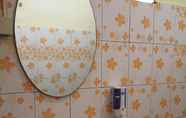 Toilet Kamar 6 Thida Guesthouse