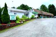 Exterior Cedar Lane Motel