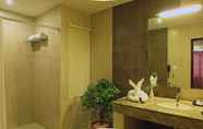 ห้องน้ำภายในห้อง 2 Renest Tirupati