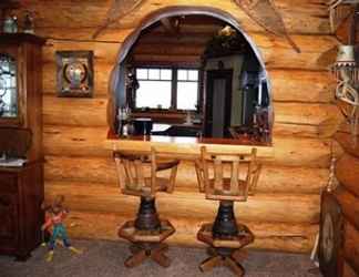 Lobi 2 Kowal Ski Cabin by Apex Accommodations