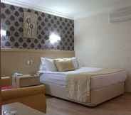 Kamar Tidur 4 Royal Carine Hotel