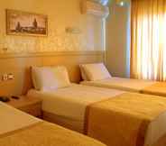 Kamar Tidur 6 Royal Carine Hotel