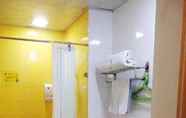 Toilet Kamar 5 Home Inn