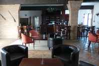 Bar, Kafe, dan Lounge The Boliqueime Inn