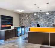 Lobi 6 Comfort Inn & Suites