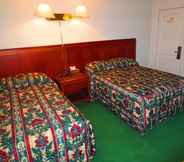 Phòng ngủ 7 Canadiana Motel