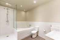 Phòng tắm bên trong Ola Living Hostal Diagonal