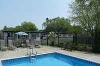 Swimming Pool Lakeview Motel