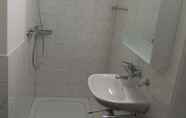 Toilet Kamar 7 rent-a-home Delsbergerallee