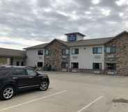 Common Space 2 Cobblestone Inn & Suites - Denison - Oak Ridge