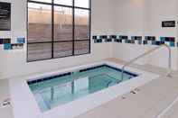 Swimming Pool Hampton Inn & Suites Douglas