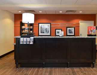 Lobby 2 Hampton Inn & Suites Douglas