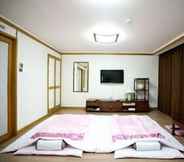 Kamar Tidur 5 Onyang Grand Hotel