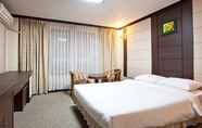 Kamar Tidur 4 The Cheil Hotel Onyang