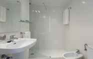 Toilet Kamar 7 Coral Star Apartments