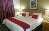 Kamar Tidur 2 Airport Inn and Suites