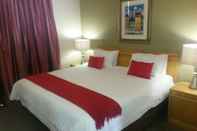 Kamar Tidur Airport Inn and Suites