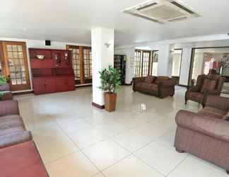 Lobi 2 Airport Inn and Suites