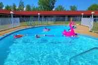 Swimming Pool Motel Bonsoir