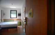 Bedroom 6 ibis budget Poitiers Centre Gare