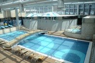 Swimming Pool Mercure Istanbul West Hotel and Convention Center