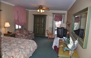 Bedroom 4 Auberge Lakeview Inn