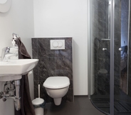 In-room Bathroom 2 Guesthouse Garun, Skolavellir