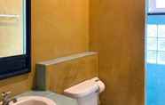 Toilet Kamar 3 Floraville Phuket Resort