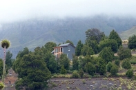 Exterior Un Vistón Modern Mountain Home