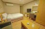 Bedroom 5 Changwon AT Business Hotel