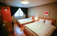 Bedroom 4 Changwon AT Business Hotel