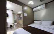 Bedroom 4 K Hostel