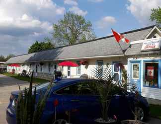 Exterior 2 The Maplewood Motel