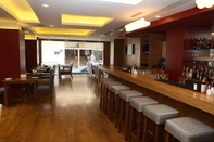 Bar, Cafe and Lounge The J Hotel & Spa