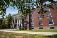 Exterior UNB Fredericton Summer Accommodations - Hostel