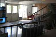 Lobi UNB Fredericton Summer Accommodations - Hostel