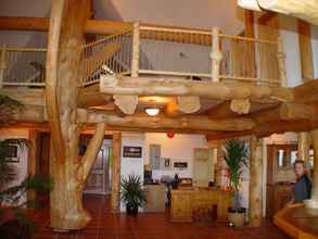 Lobby 4 Williston Lake Resort