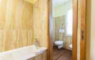 In-room Bathroom 2 Can Arabi