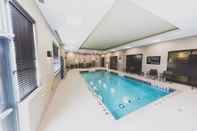 Swimming Pool Hampton Inn & Suites by Hilton Bolton