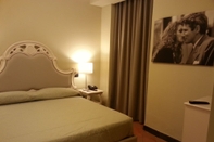 Bedroom Art & Jazz Hotel