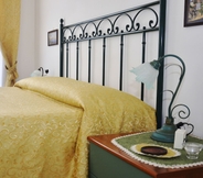 Bilik Tidur 5 Bed & Breakfast A Castel Capuano