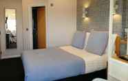 Bedroom 2 Legends Hotel Brighton