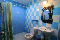 In-room Bathroom Saithong House
