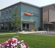 Exterior 2 Ledgestone Hotel Vernal