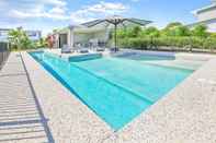 Swimming Pool Direct Hotels - Breeze on Brightwater