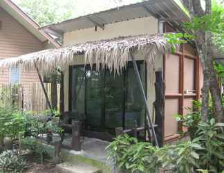 Bangunan 2 J2B Beach Bungalows